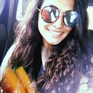 Meet your Posher, Olivia